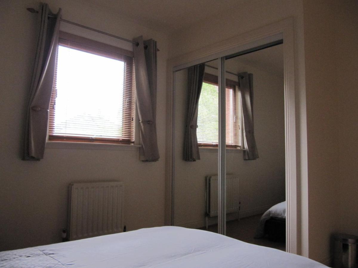 Cozy Off Road 2 Bedroom Cottage Apartment With Free Wi-Fi And Private Parking Glasgow Eksteriør billede
