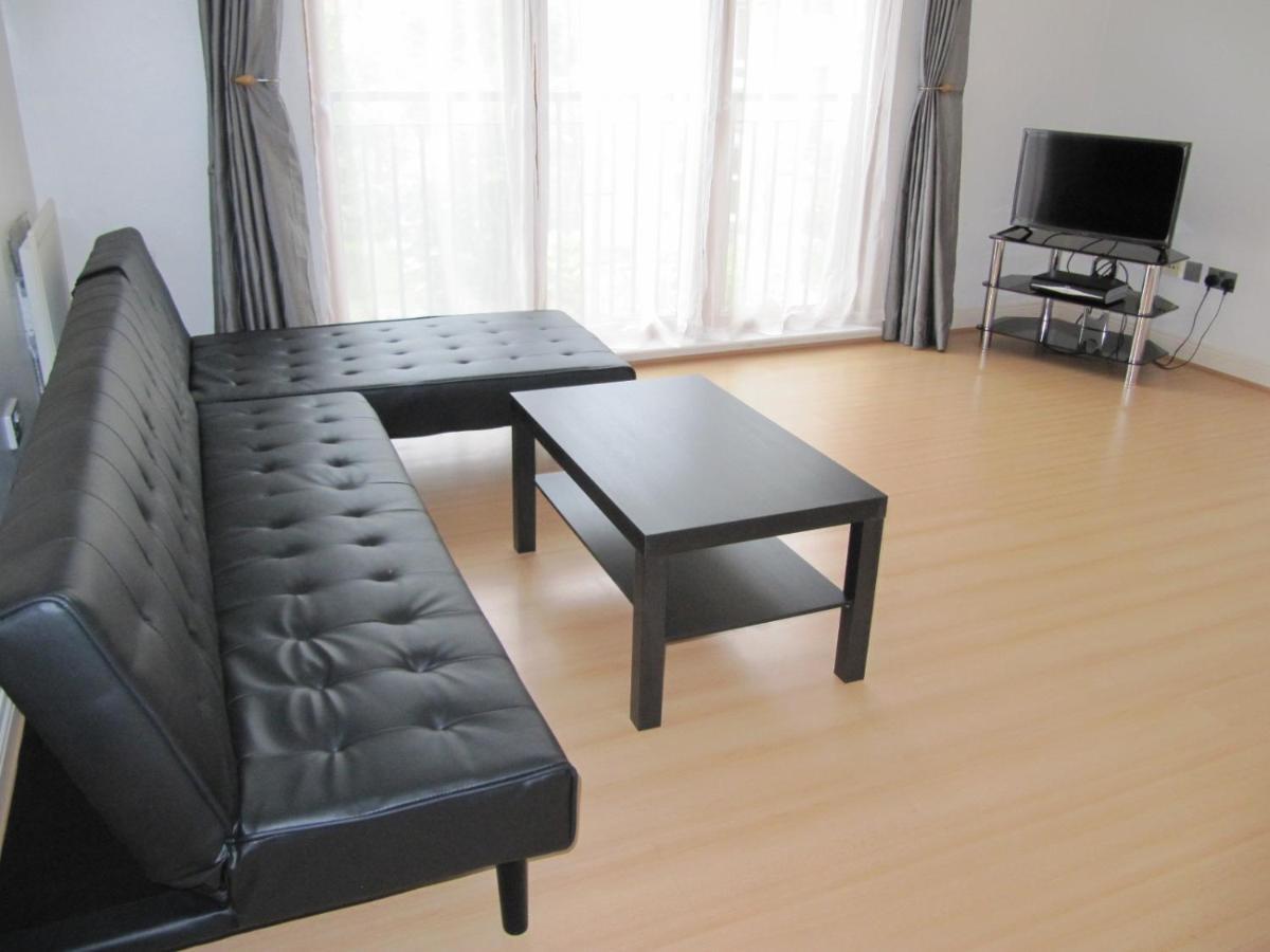 Cozy Off Road 2 Bedroom Cottage Apartment With Free Wi-Fi And Private Parking Glasgow Eksteriør billede