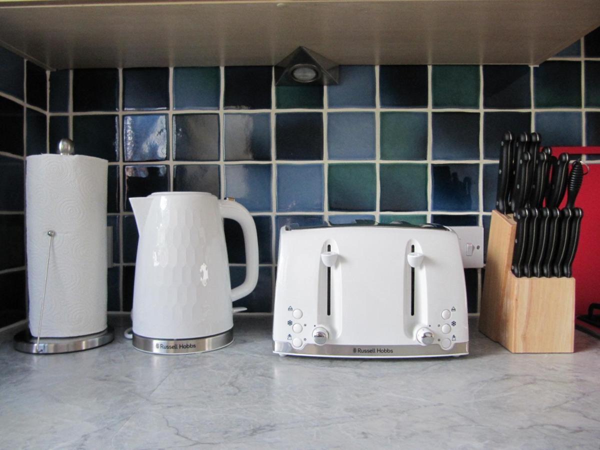 Cozy Off Road 2 Bedroom Cottage Apartment With Free Wi-Fi And Private Parking Glasgow Eksteriør billede