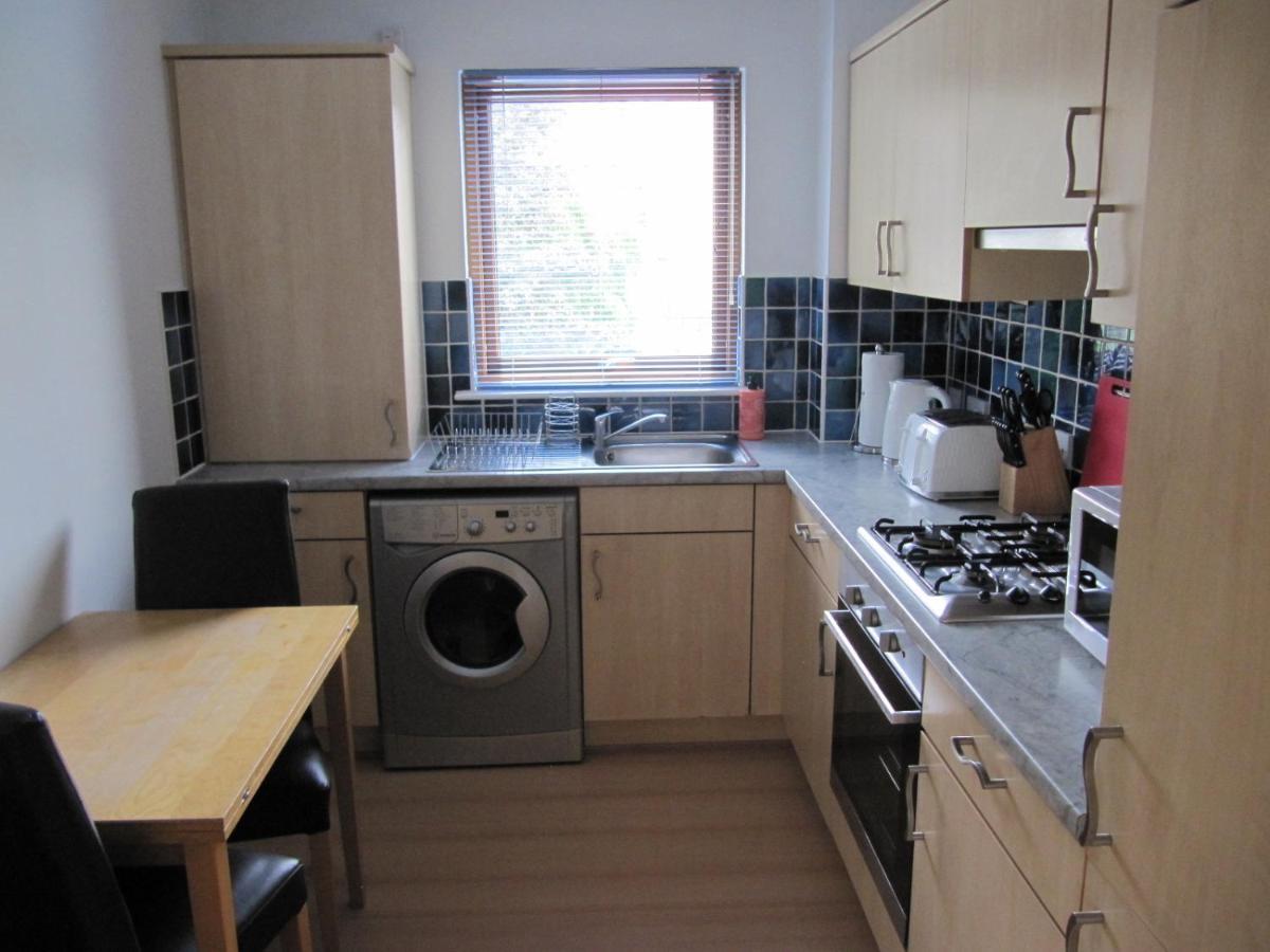 Cozy Off Road 2 Bedroom Cottage Apartment With Free Wi-Fi And Private Parking Glasgow Eksteriør billede