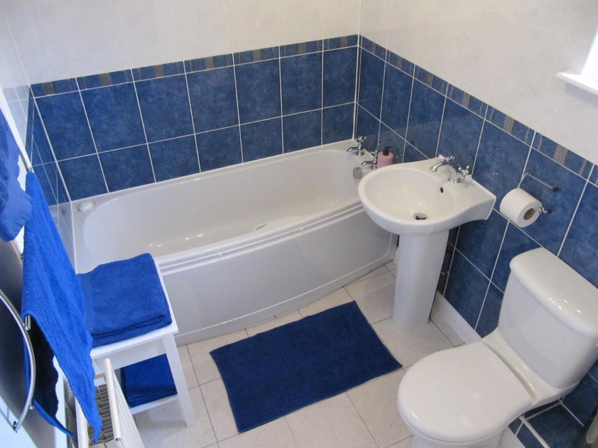 Cozy Off Road 2 Bedroom Cottage Apartment With Free Wi-Fi And Private Parking Glasgow Eksteriør billede