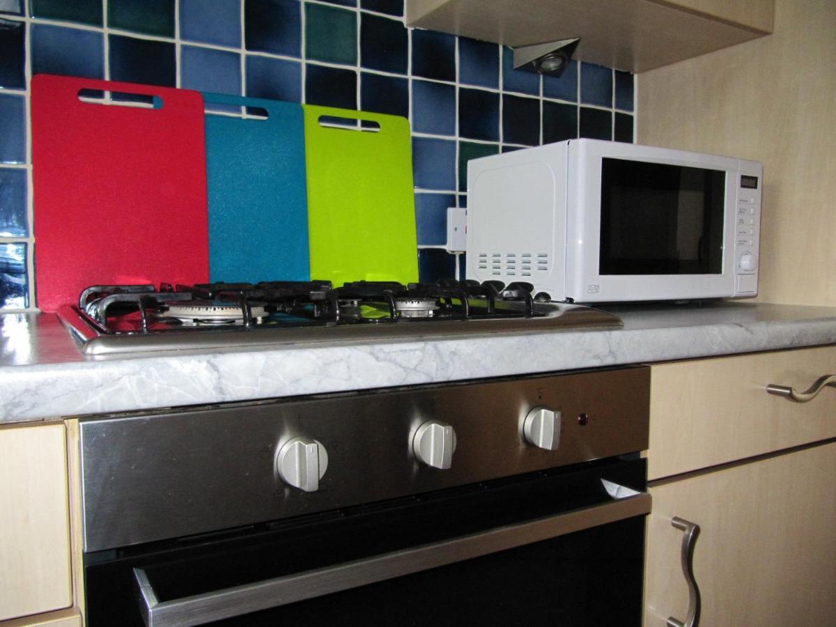 Cozy Off Road 2 Bedroom Cottage Apartment With Free Wi-Fi And Private Parking Glasgow Eksteriør billede