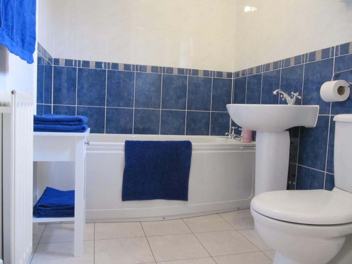 Cozy Off Road 2 Bedroom Cottage Apartment With Free Wi-Fi And Private Parking Glasgow Eksteriør billede