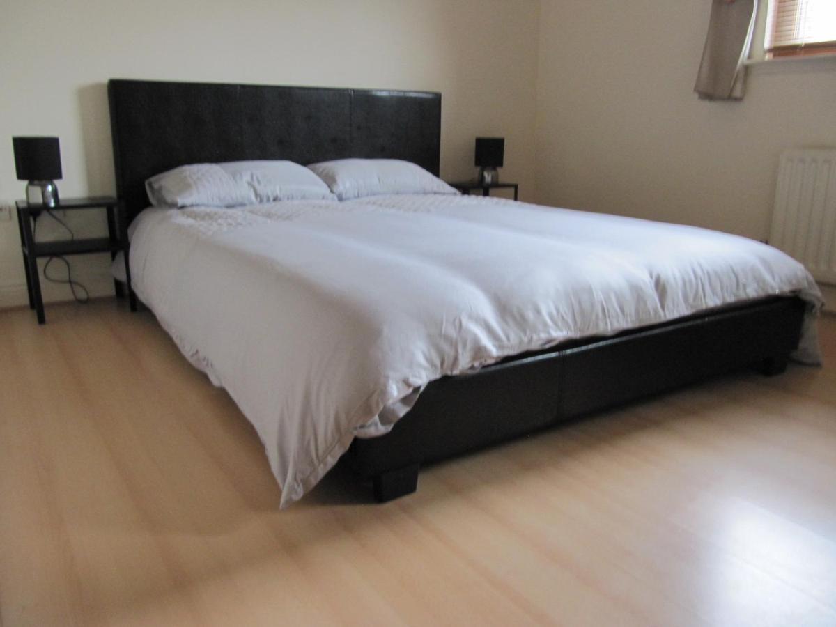 Cozy Off Road 2 Bedroom Cottage Apartment With Free Wi-Fi And Private Parking Glasgow Eksteriør billede