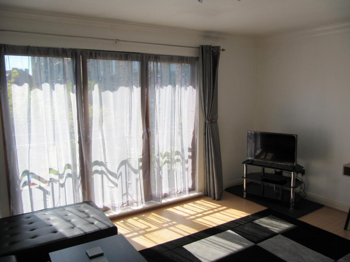 Cozy Off Road 2 Bedroom Cottage Apartment With Free Wi-Fi And Private Parking Glasgow Eksteriør billede