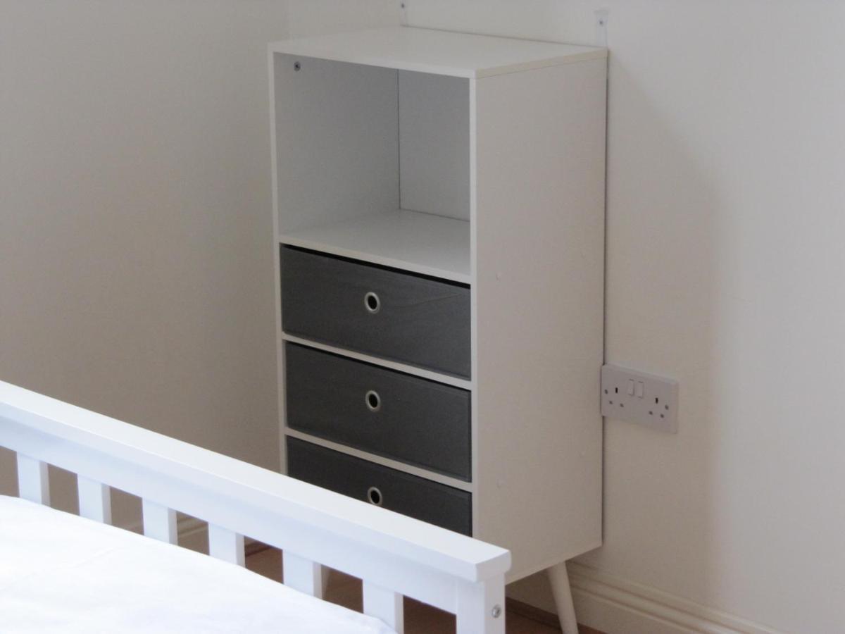 Cozy Off Road 2 Bedroom Cottage Apartment With Free Wi-Fi And Private Parking Glasgow Eksteriør billede